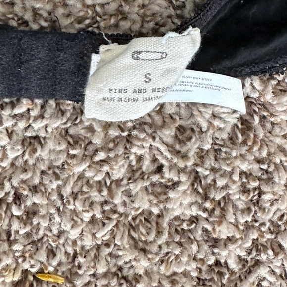 FREE PEOPLE GALLOON LACE HALTER BRALETTE - Picture 2 of 2